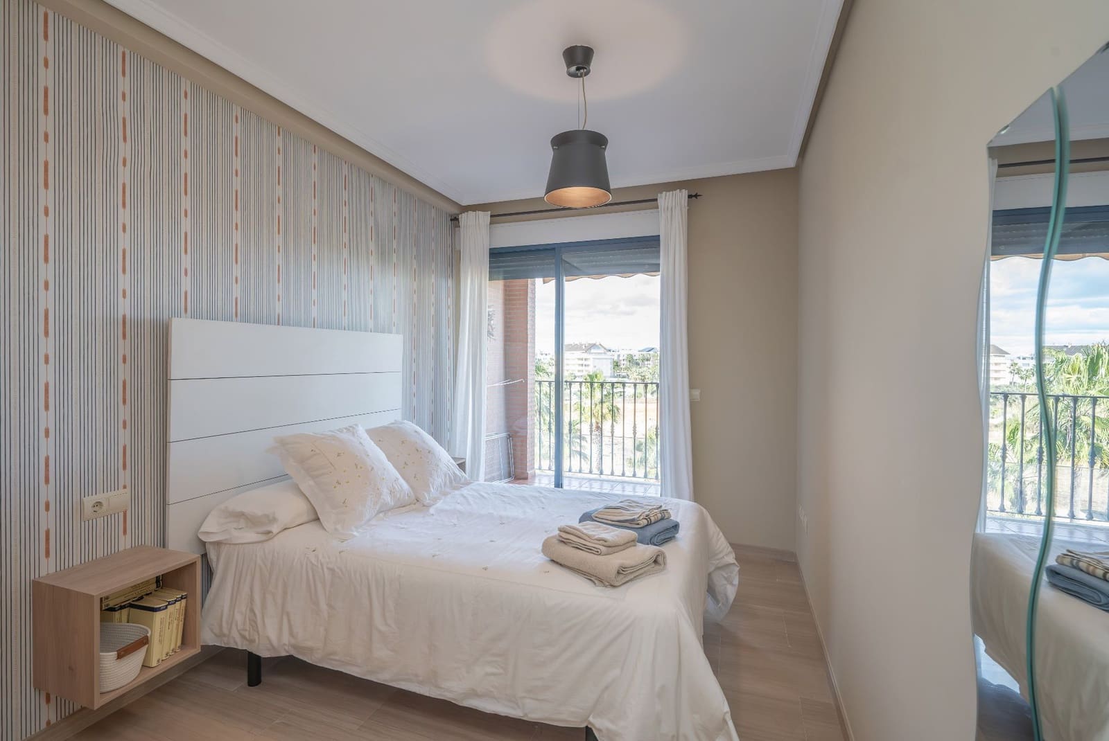 2 bedroom Apartment for sale in Valencia city with pool garage - € 400,000 (Ref: 9512052)