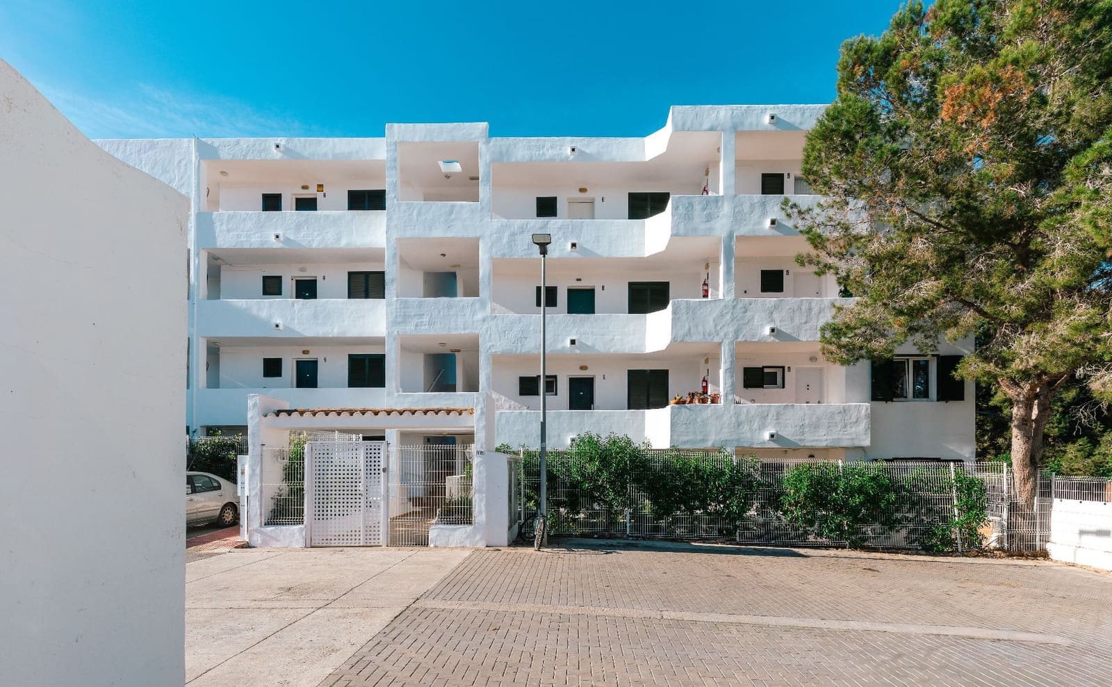 2 bedroom Flat for sale in San Jose / Sant Josep de Sa Talaia with pool - € 430,000 (Ref: 9518452)