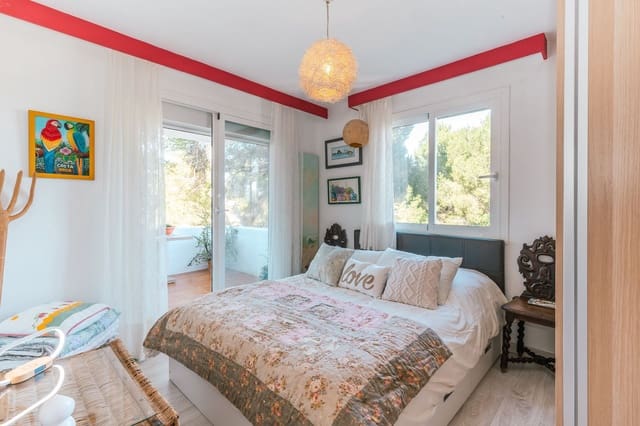 2 bedroom Flat for sale in San Jose / Sant Josep de Sa Talaia with pool - € 430,000 (Ref: 9518452)