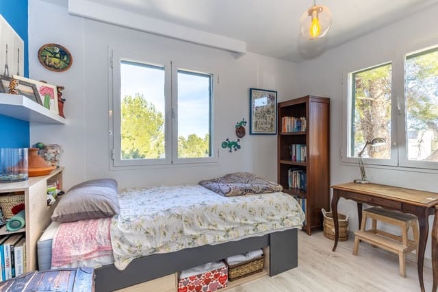 2 bedroom Flat for sale in San Jose / Sant Josep de Sa Talaia with pool - € 430,000 (Ref: 9518452)