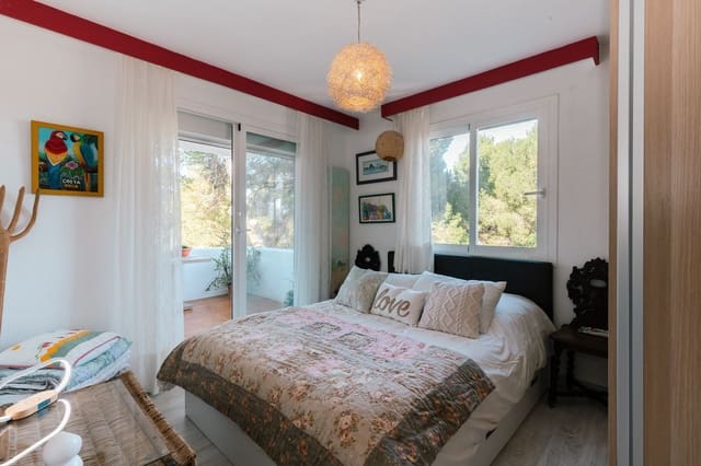 2 bedroom Flat for sale in San Jose / Sant Josep de Sa Talaia with pool - € 430,000 (Ref: 9518452)