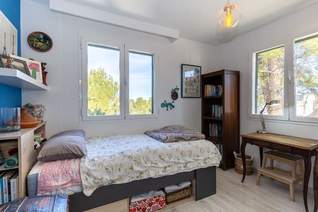 2 bedroom Flat for sale in San Jose / Sant Josep de Sa Talaia with pool - € 430,000 (Ref: 9518452)