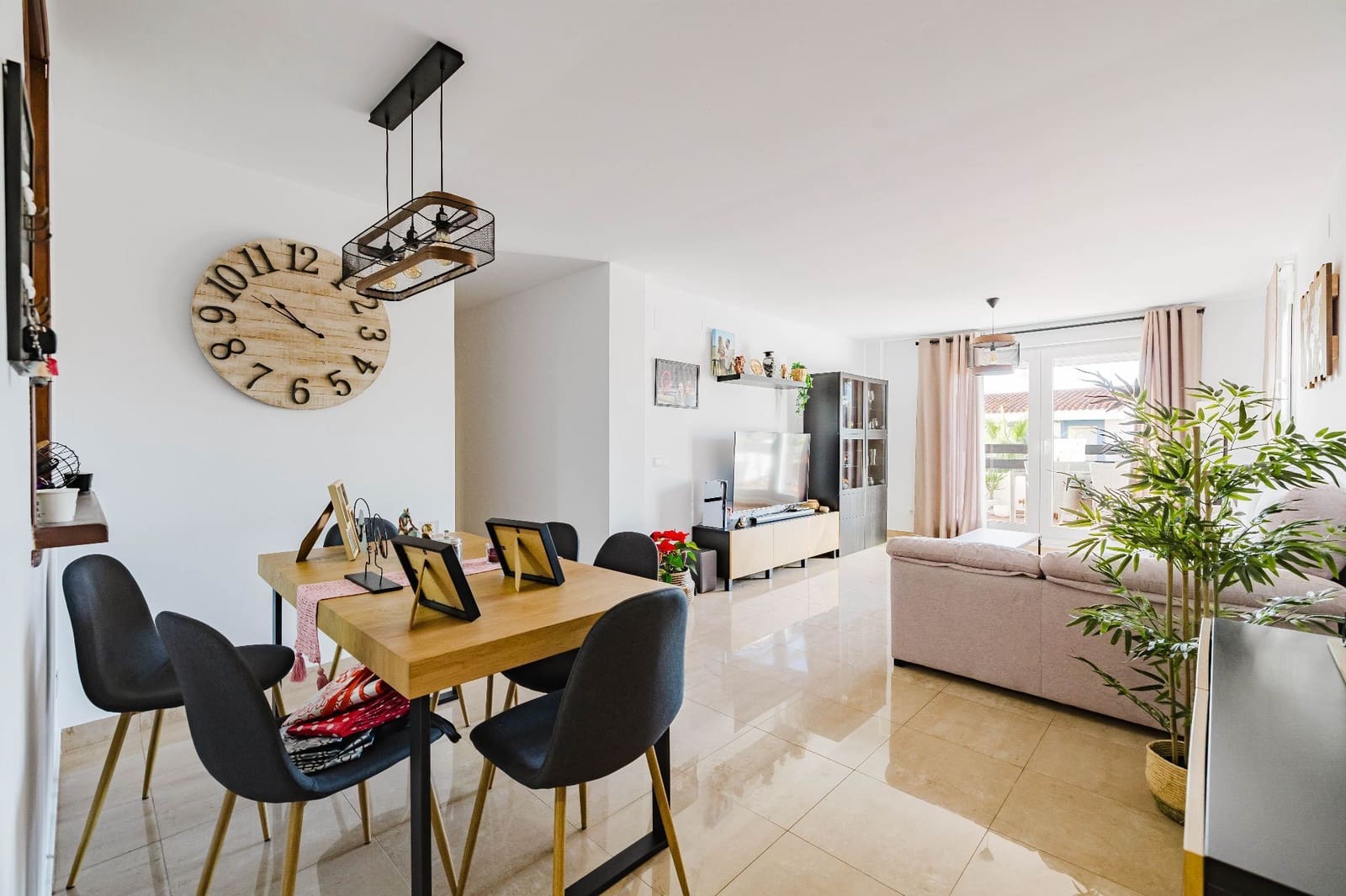 3 makuuhuone Asunto myytävänä paikassa Manilva mukana uima-altaan 
autotalli - 321 400 € (Ref: 9523933)