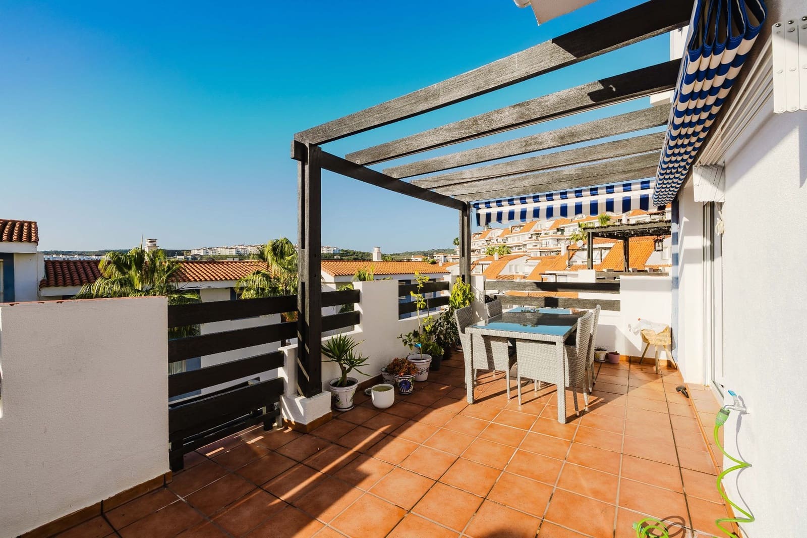 3 makuuhuone Asunto myytävänä paikassa Manilva mukana uima-altaan 
autotalli - 321 400 € (Ref: 9523933)