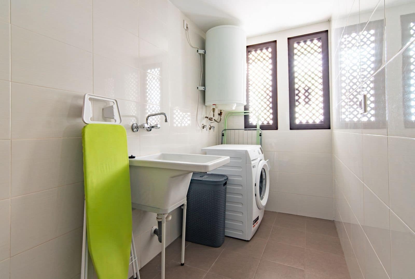 2 bedroom Apartment for sale in Salobrena with pool garage - € 248,000 (Ref: 9523935)