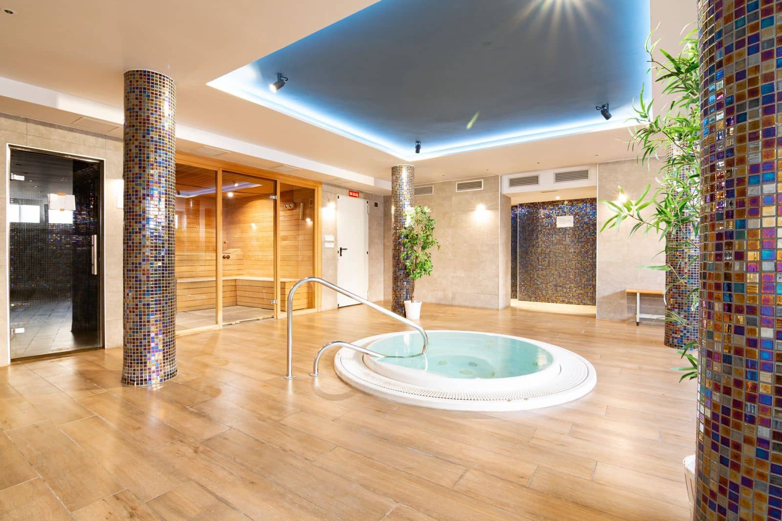 2 bedroom Apartment for sale in Salobrena with pool garage - € 248,000 (Ref: 9523935)