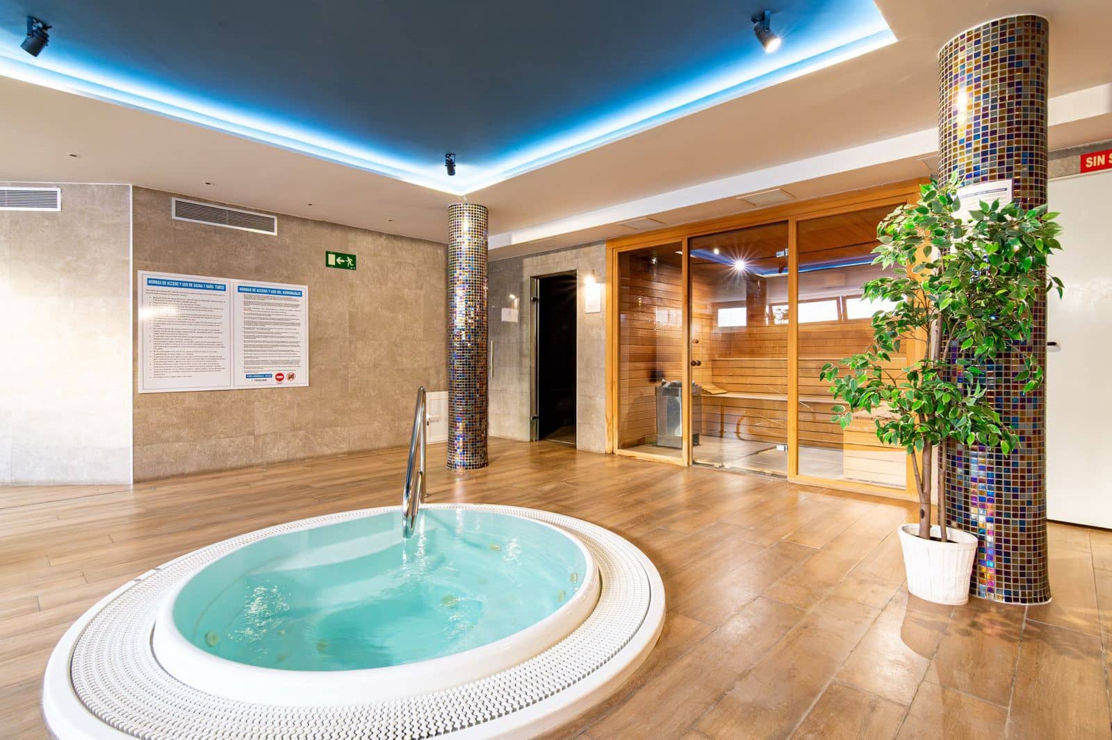 2 bedroom Apartment for sale in Salobrena with pool garage - € 248,000 (Ref: 9523935)