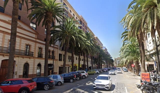 Apartamento de 4 habitaciones en Málaga ciudad en alquiler con garaje - 2.100 € (Ref: 9523938)