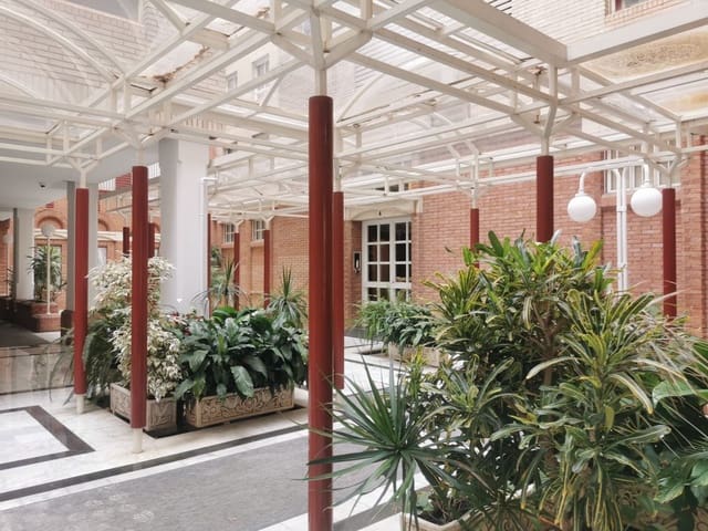 Apartamento de 4 habitaciones en Málaga ciudad en alquiler con garaje - 2.100 € (Ref: 9523938)