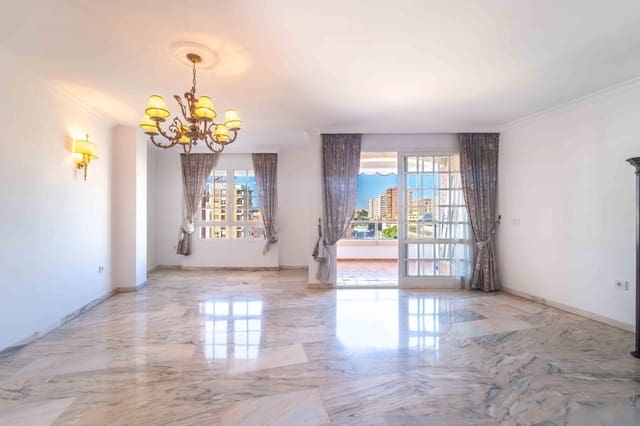 4 bedroom Apartment for rent in Málaga city with garage - € 2,100 (Ref: 9523938)