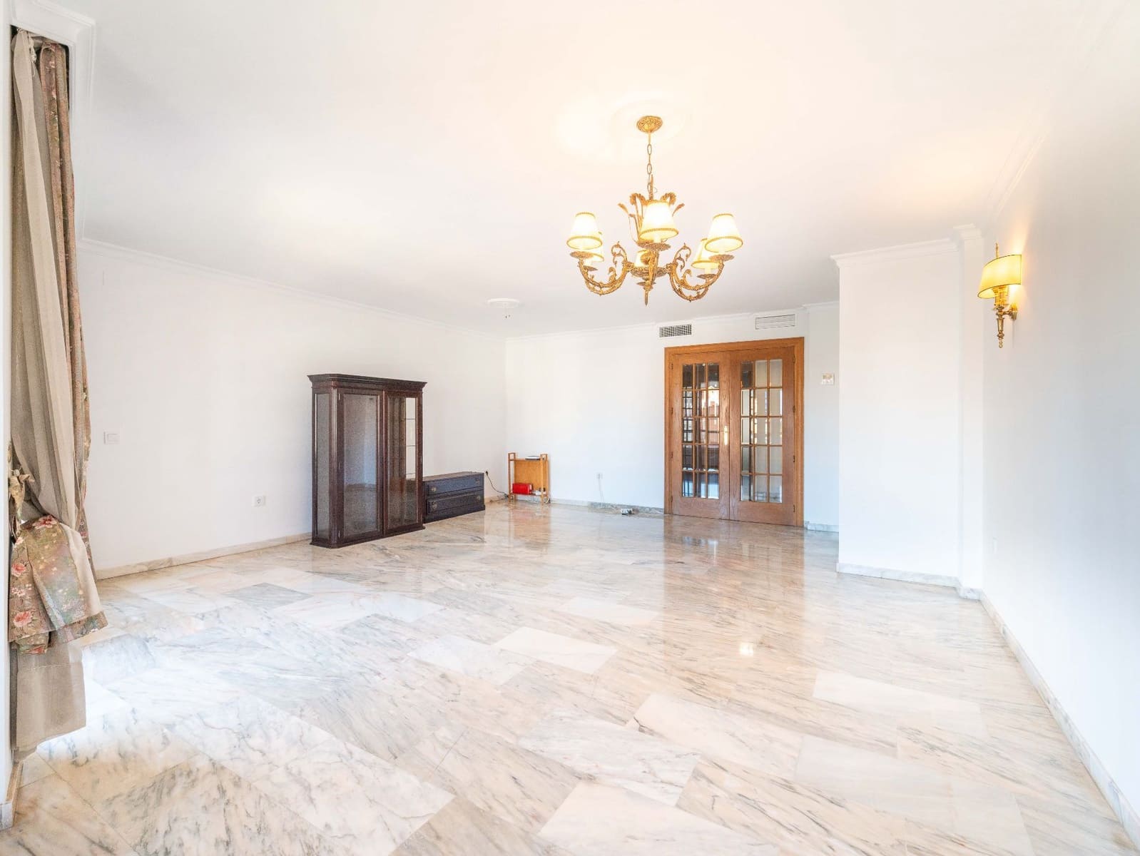 4 bedroom Apartment for rent in Malaga city with garage - € 2,100 (Ref: 9523938)