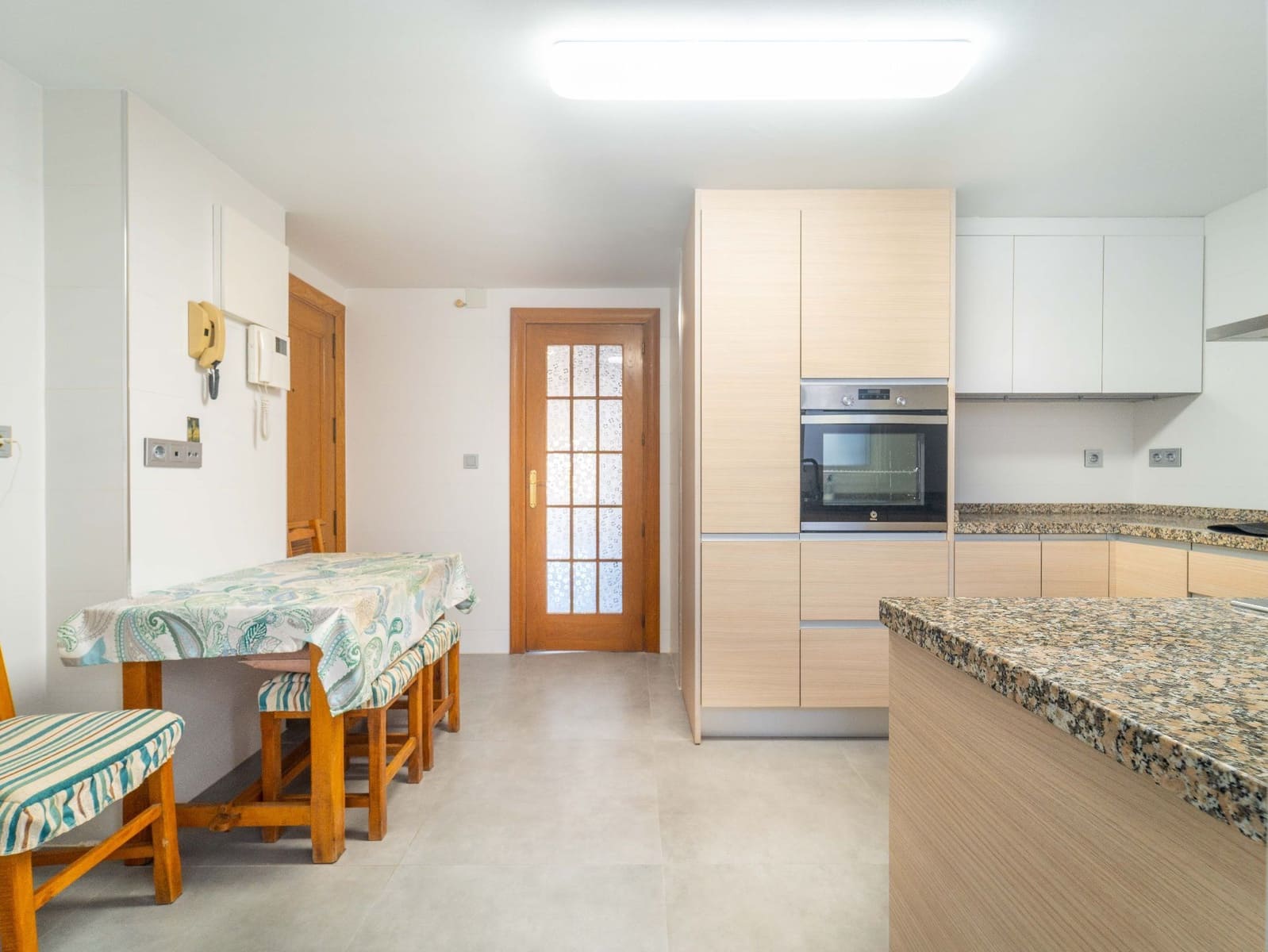 4 bedroom Apartment for rent in Malaga city with garage - € 2,100 (Ref: 9523938)