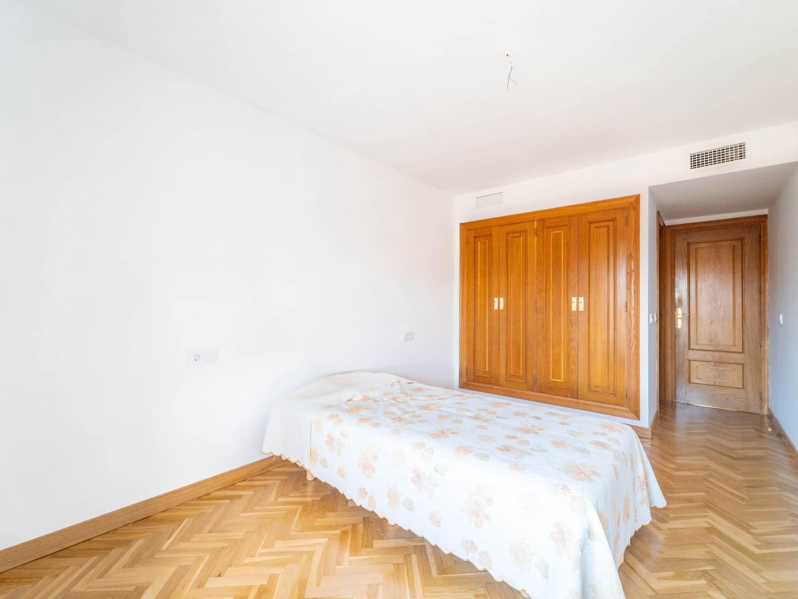 4 bedroom Apartment for rent in Malaga city with garage - € 2,100 (Ref: 9523938)