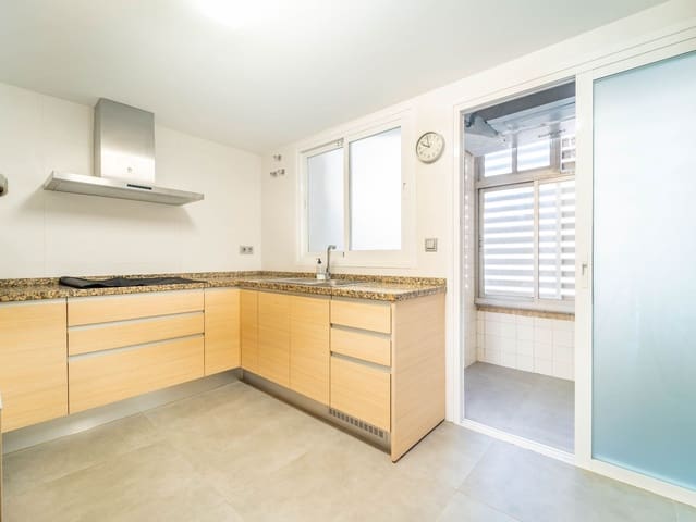 4 bedroom Apartment for rent in Málaga city with garage - € 2,100 (Ref: 9523938)