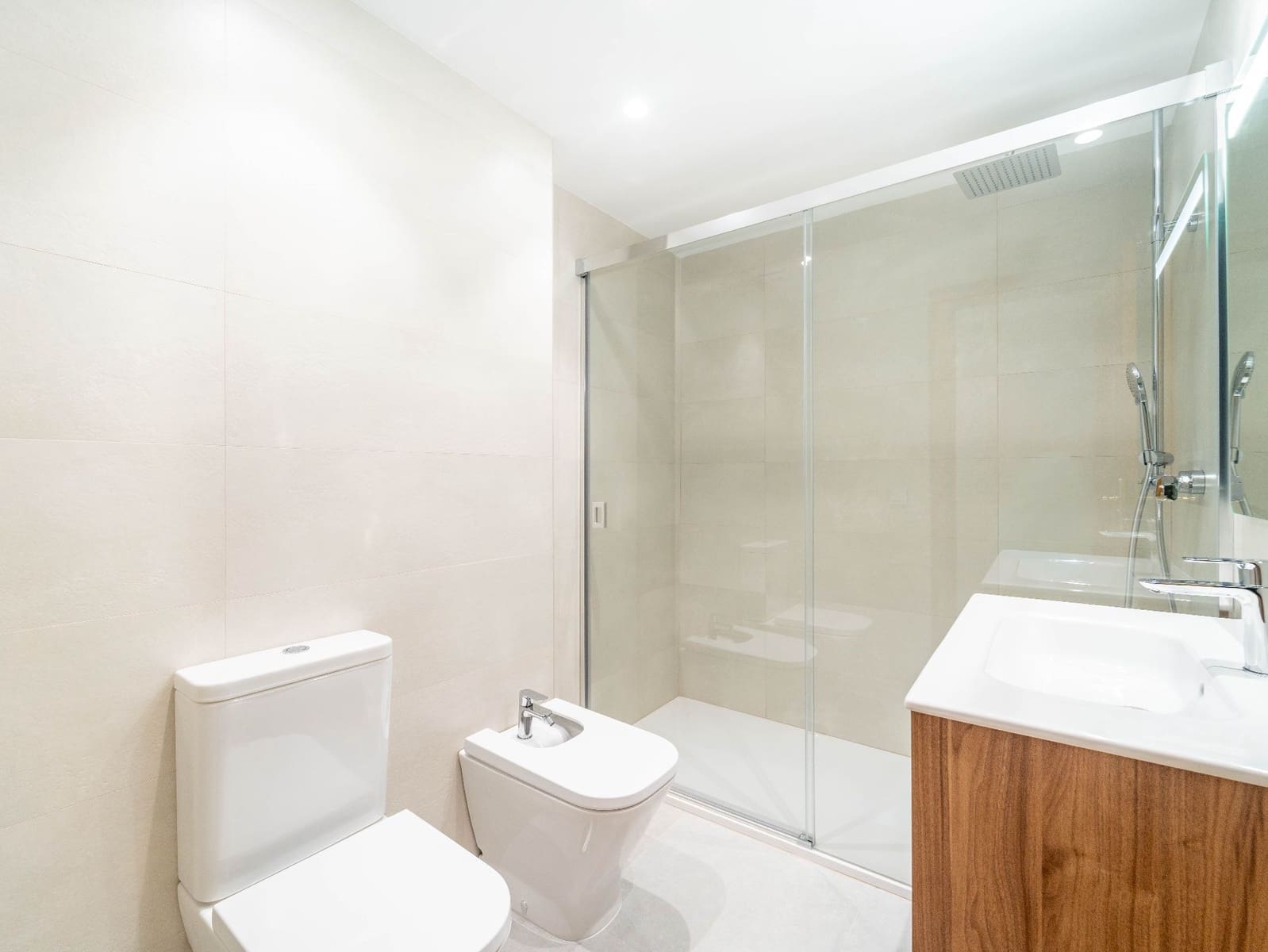 4 bedroom Apartment for rent in Malaga city with garage - € 2,100 (Ref: 9523938)