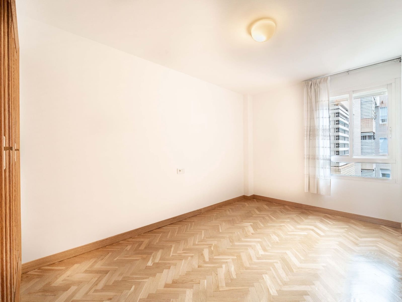 4 bedroom Apartment for rent in Malaga city with garage - € 2,100 (Ref: 9523938)