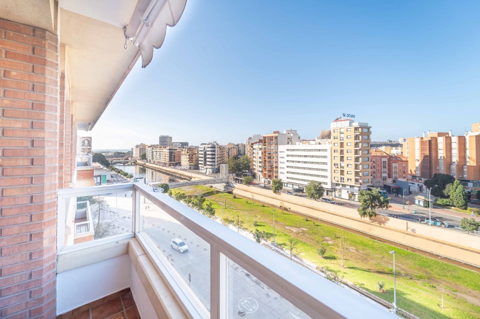 4 bedroom Apartment for rent in Malaga city with garage - € 2,100 (Ref: 9523938)