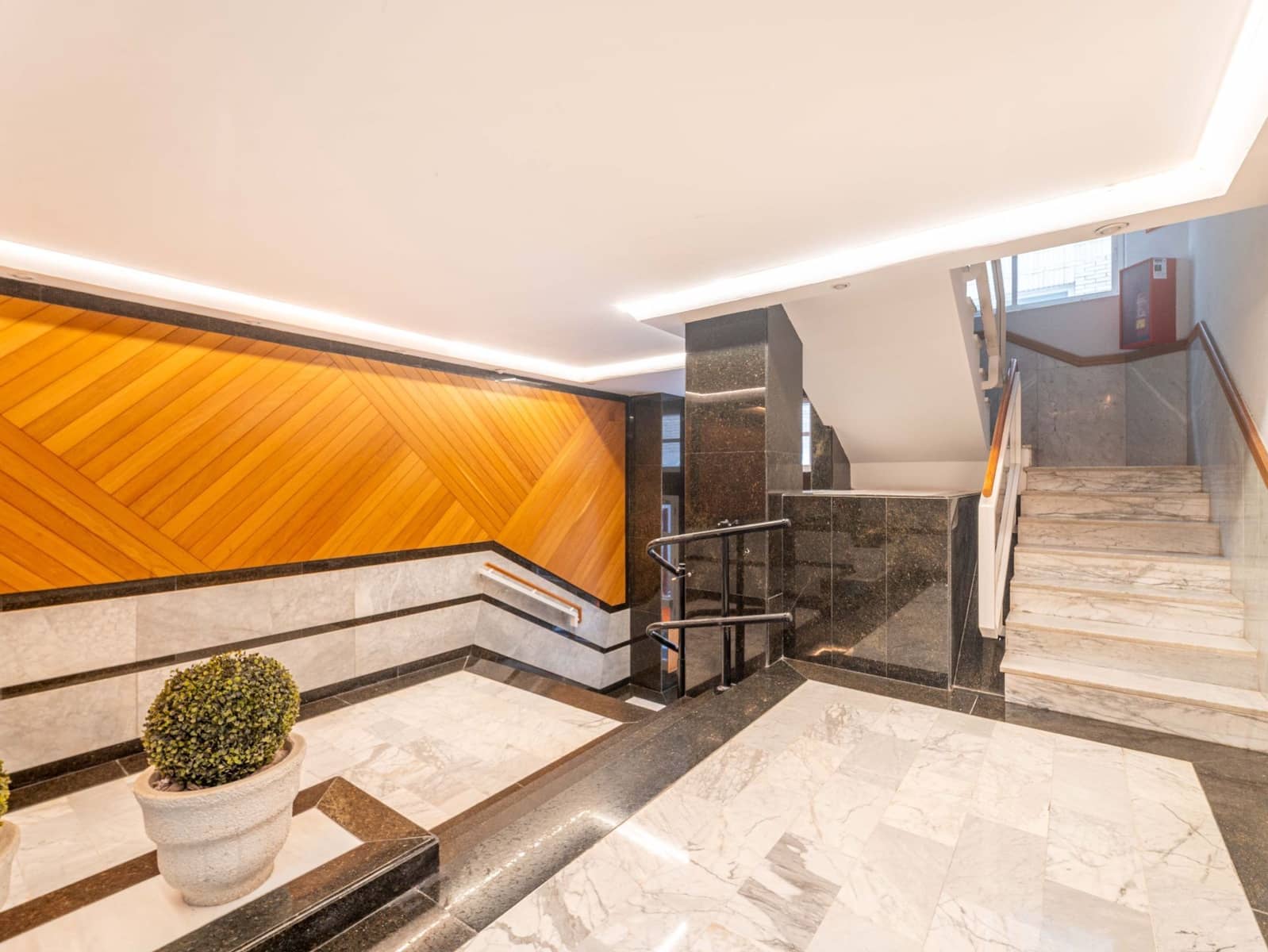 4 bedroom Apartment for rent in Malaga city with garage - € 2,100 (Ref: 9523938)