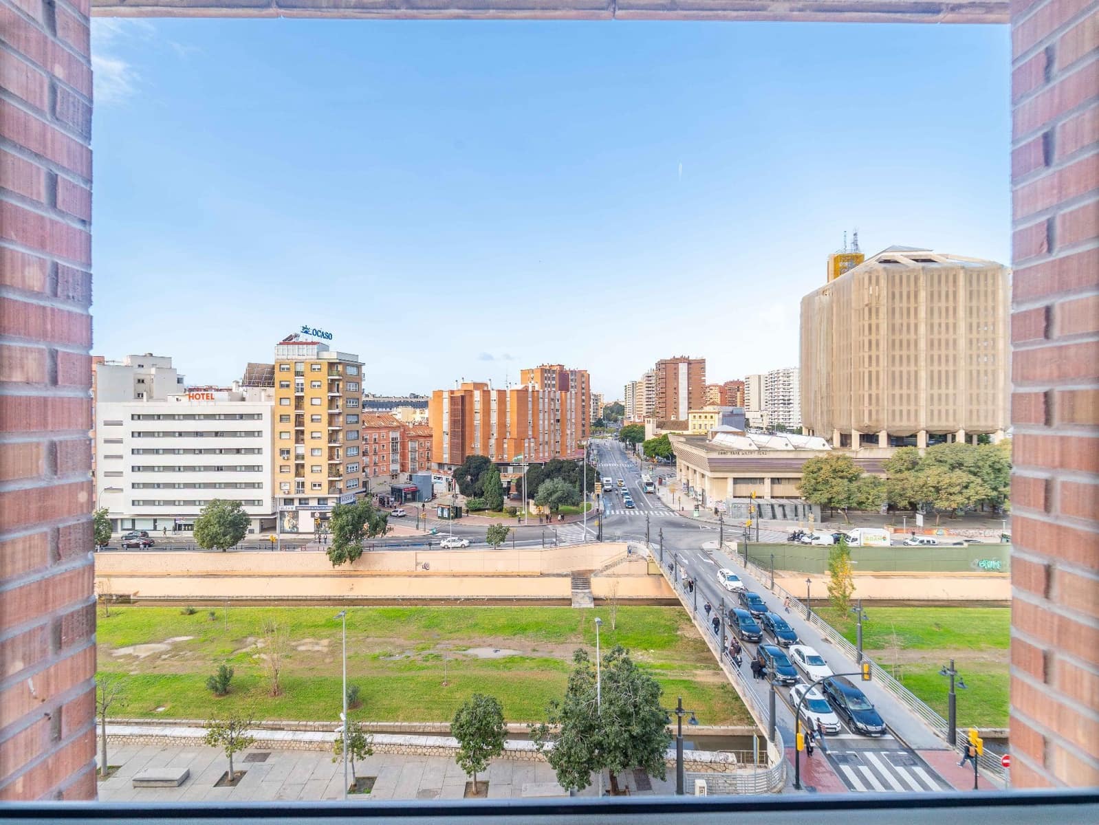 4 bedroom Apartment for rent in Malaga city with garage - € 2,100 (Ref: 9523938)