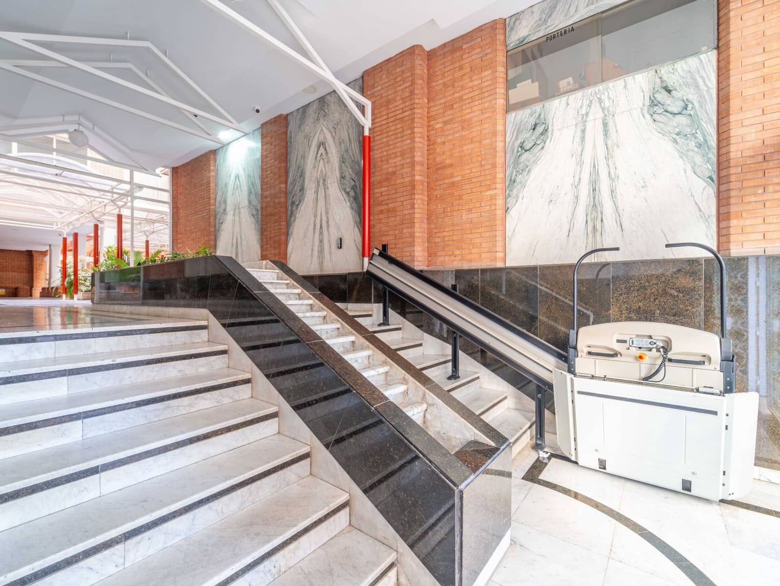 4 bedroom Apartment for rent in Malaga city with garage - € 2,100 (Ref: 9523938)