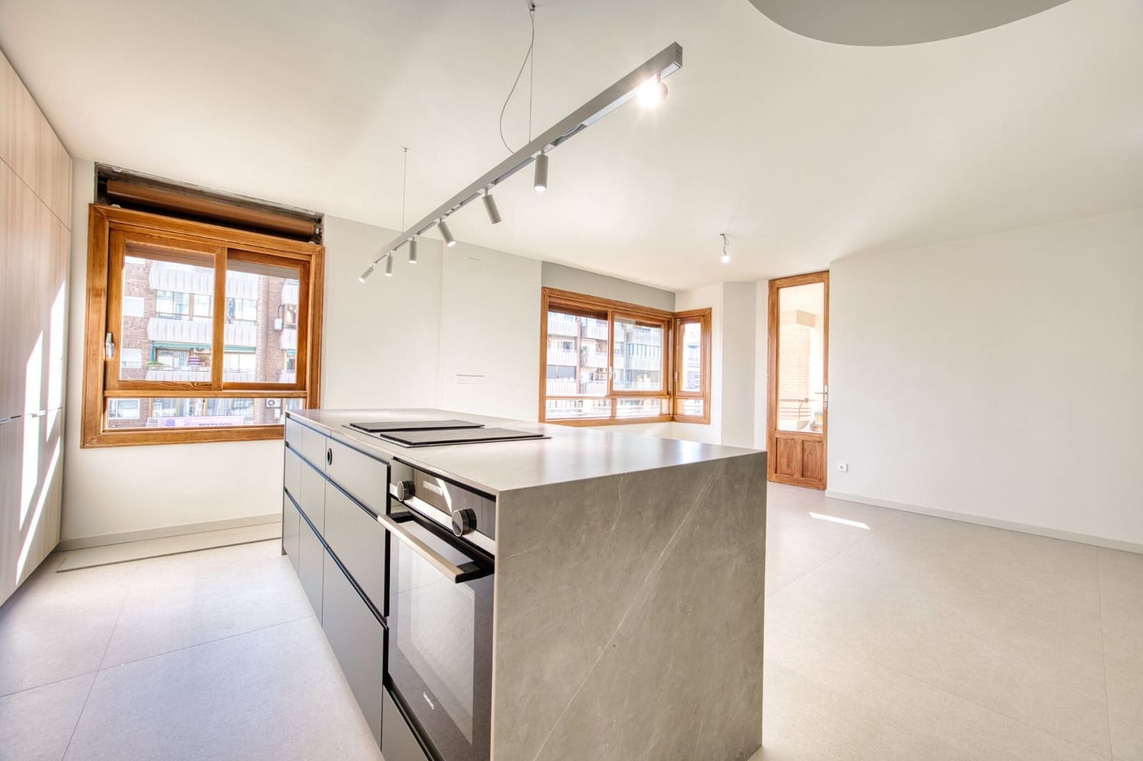 4 makuuhuone Huoneisto myytävänä paikassa Alicante kaupunki mukana 
autotalli - 575 000 € (Ref: 9523939)