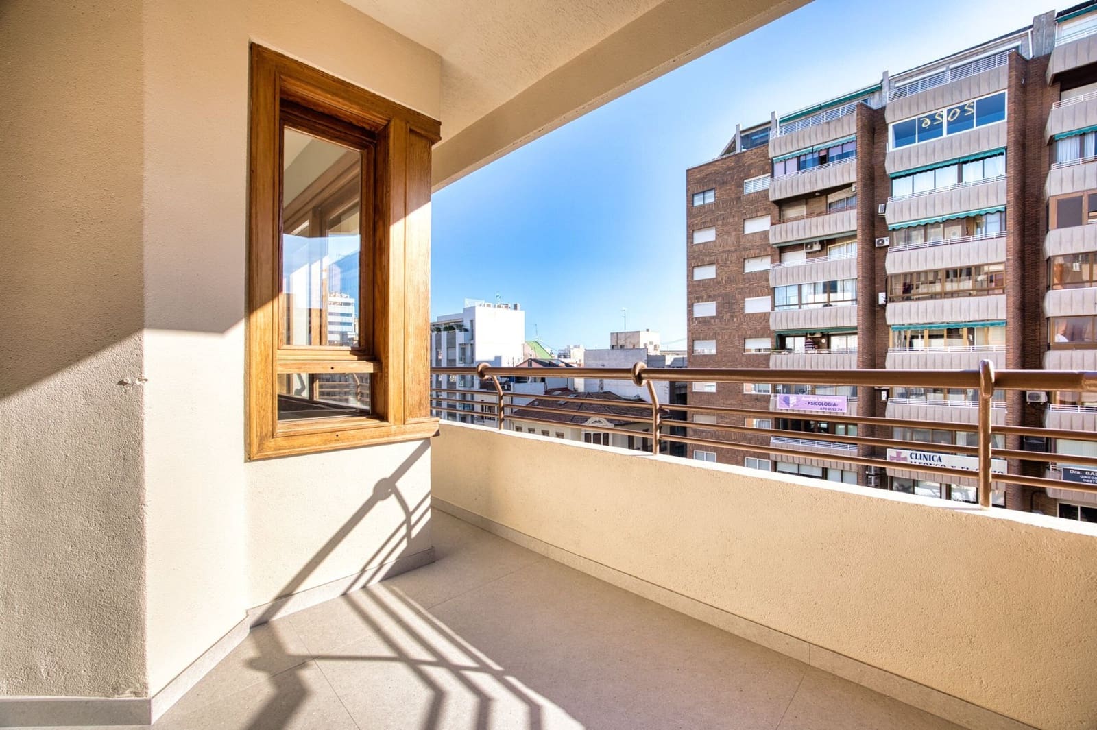 4 makuuhuone Huoneisto myytävänä paikassa Alicante kaupunki mukana 
autotalli - 575 000 € (Ref: 9523939)