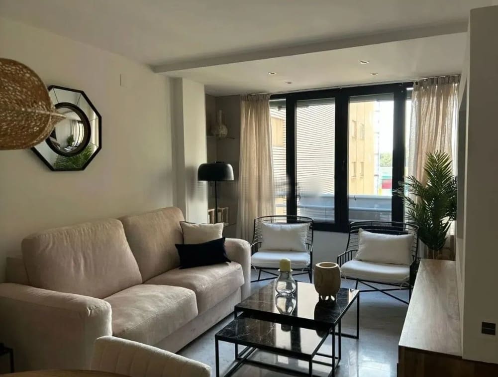 Piso de 1 habitación en Málaga ciudad en alquiler - 2.000 € (Ref: 9529419)