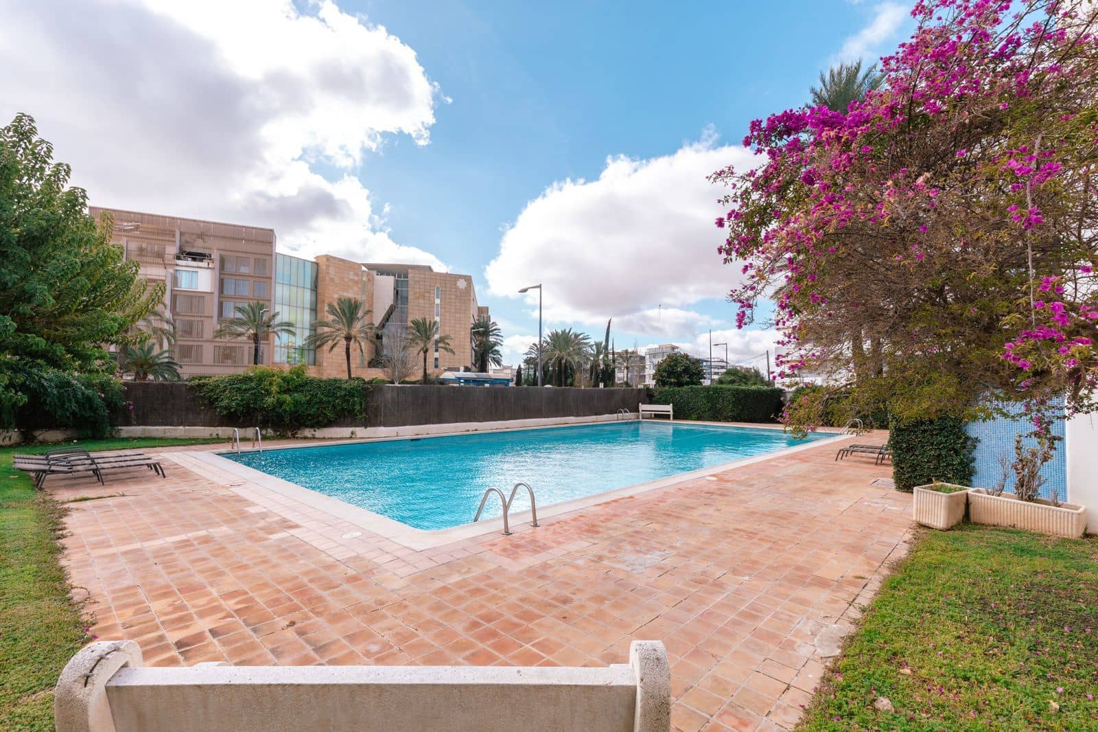 2 makuuhuone Asunto myytävänä paikassa Ibiza kaupunki mukana uima-altaan 
autotalli - 493 000 € (Ref: 9529422)