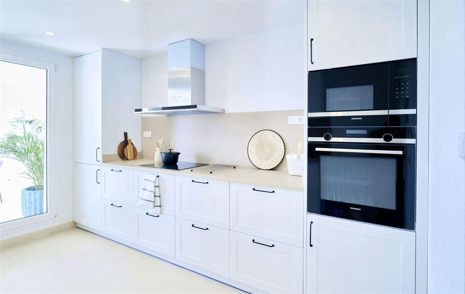 2 soverom Leilighet til salgs i Nueva Andalucia med svømmebasseng garasje - € 497 500 (Ref: 9529423)