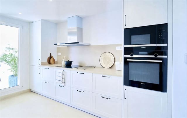 2 soverom Leilighet til salgs i Nueva Andalucia, Marbella med svømmebasseng garasje - € 497 500 (Ref: 9529423)