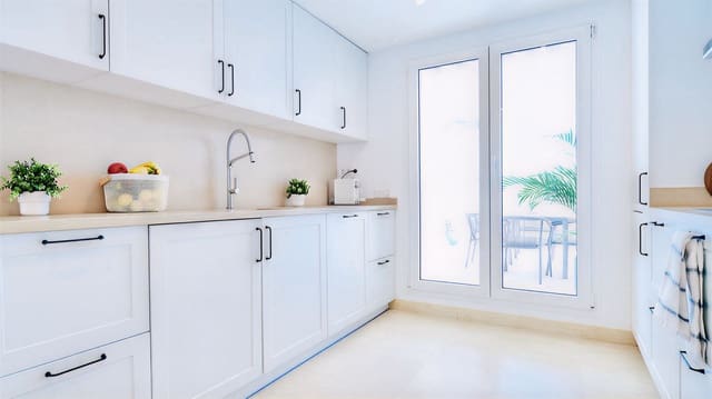 2 soverom Leilighet til salgs i Nueva Andalucia, Marbella med svømmebasseng garasje - € 497 500 (Ref: 9529423)