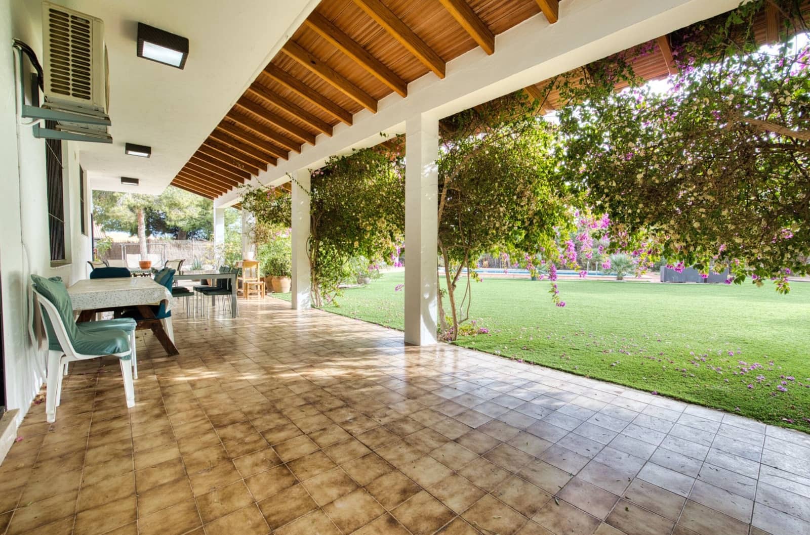 Chalet de 7 habitaciones en Muchamiel / Mutxamel en venta con piscina garaje - 895.000 € (Ref: 9543052)