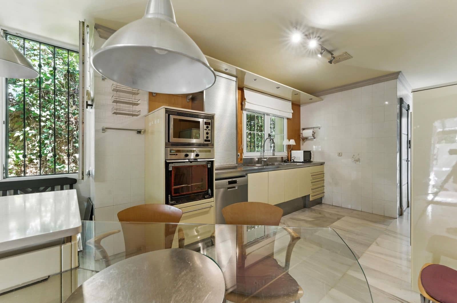 7 Zimmer Villa zu verkaufen in Marbella mit Pool Garage - 2.250.000 € (Ref: 9554563)