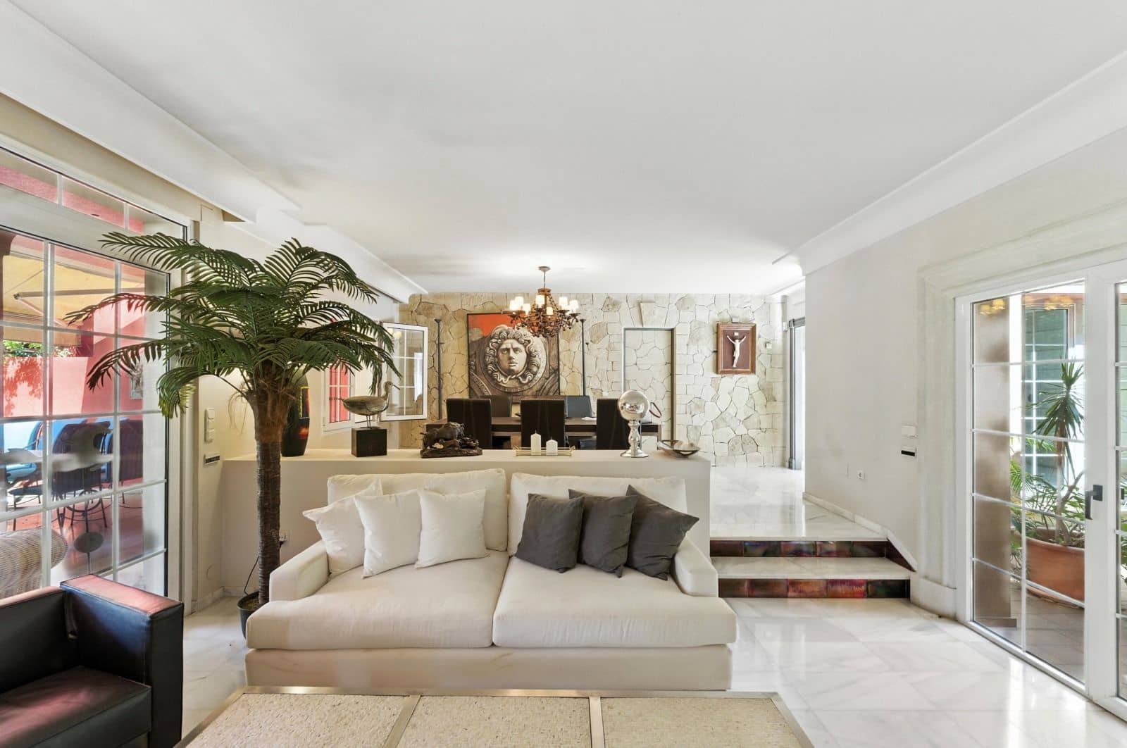 7 Zimmer Villa zu verkaufen in Marbella mit Pool Garage - 2.250.000 € (Ref: 9554563)