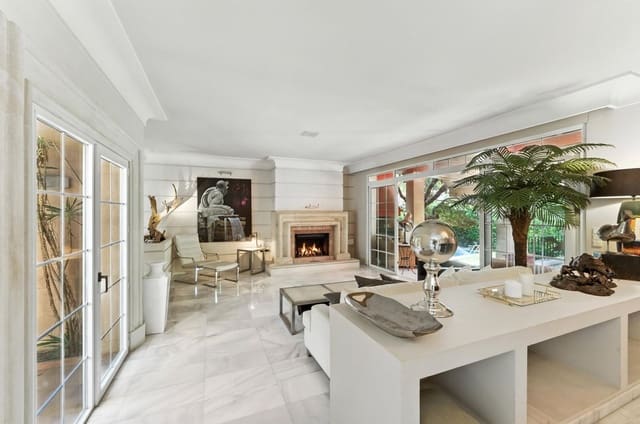 7 Zimmer Villa zu verkaufen in Marbella mit Pool Garage - 2.250.000 € (Ref: 9554563)