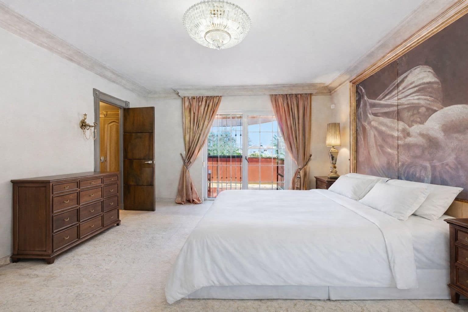 7 Zimmer Villa zu verkaufen in Marbella mit Pool Garage - 2.250.000 € (Ref: 9554563)