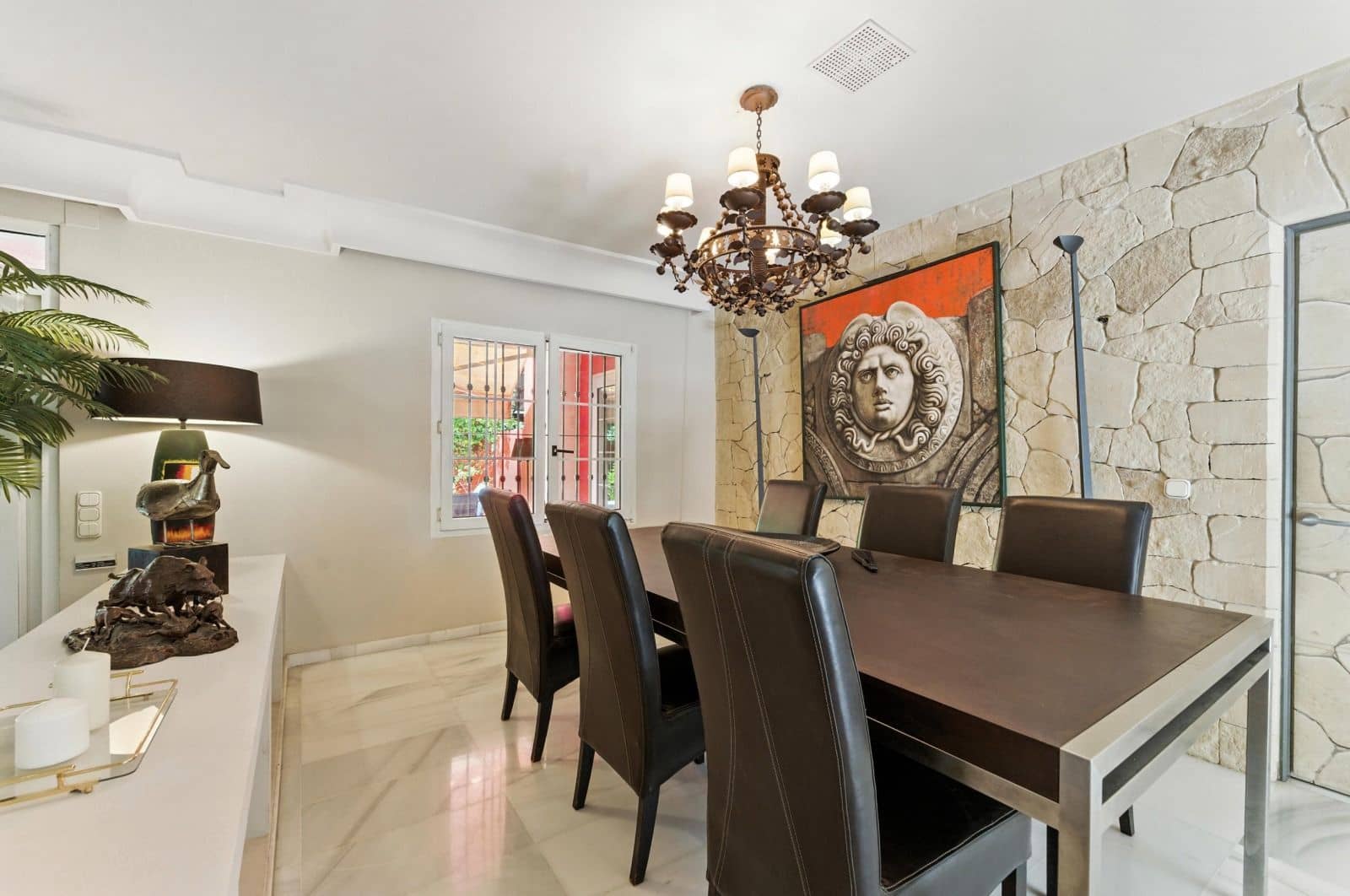 7 Zimmer Villa zu verkaufen in Marbella mit Pool Garage - 2.250.000 € (Ref: 9554563)