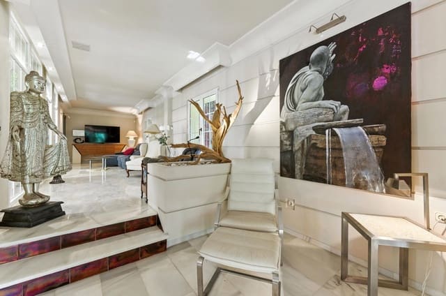 7 Zimmer Villa zu verkaufen in Marbella mit Pool Garage - 2.250.000 € (Ref: 9554563)