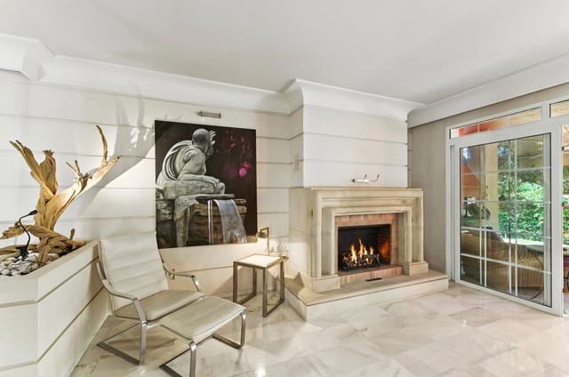 7 Zimmer Villa zu verkaufen in Marbella mit Pool Garage - 2.250.000 € (Ref: 9554563)