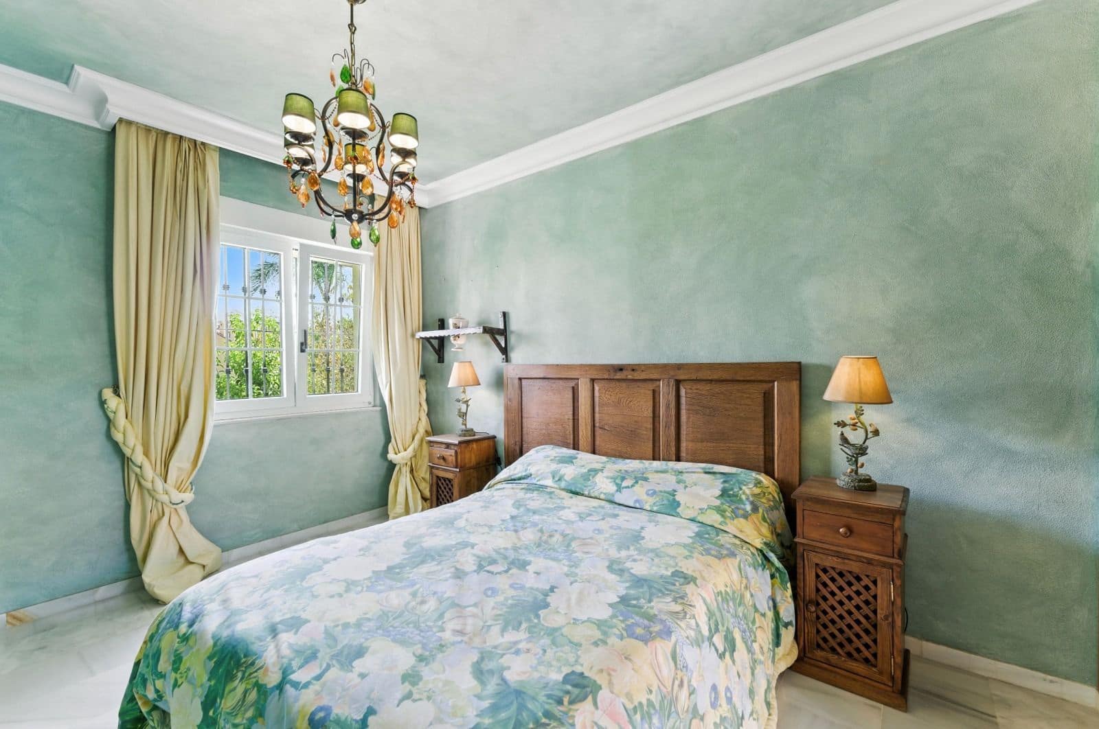 7 Zimmer Villa zu verkaufen in Marbella mit Pool Garage - 2.250.000 € (Ref: 9554563)