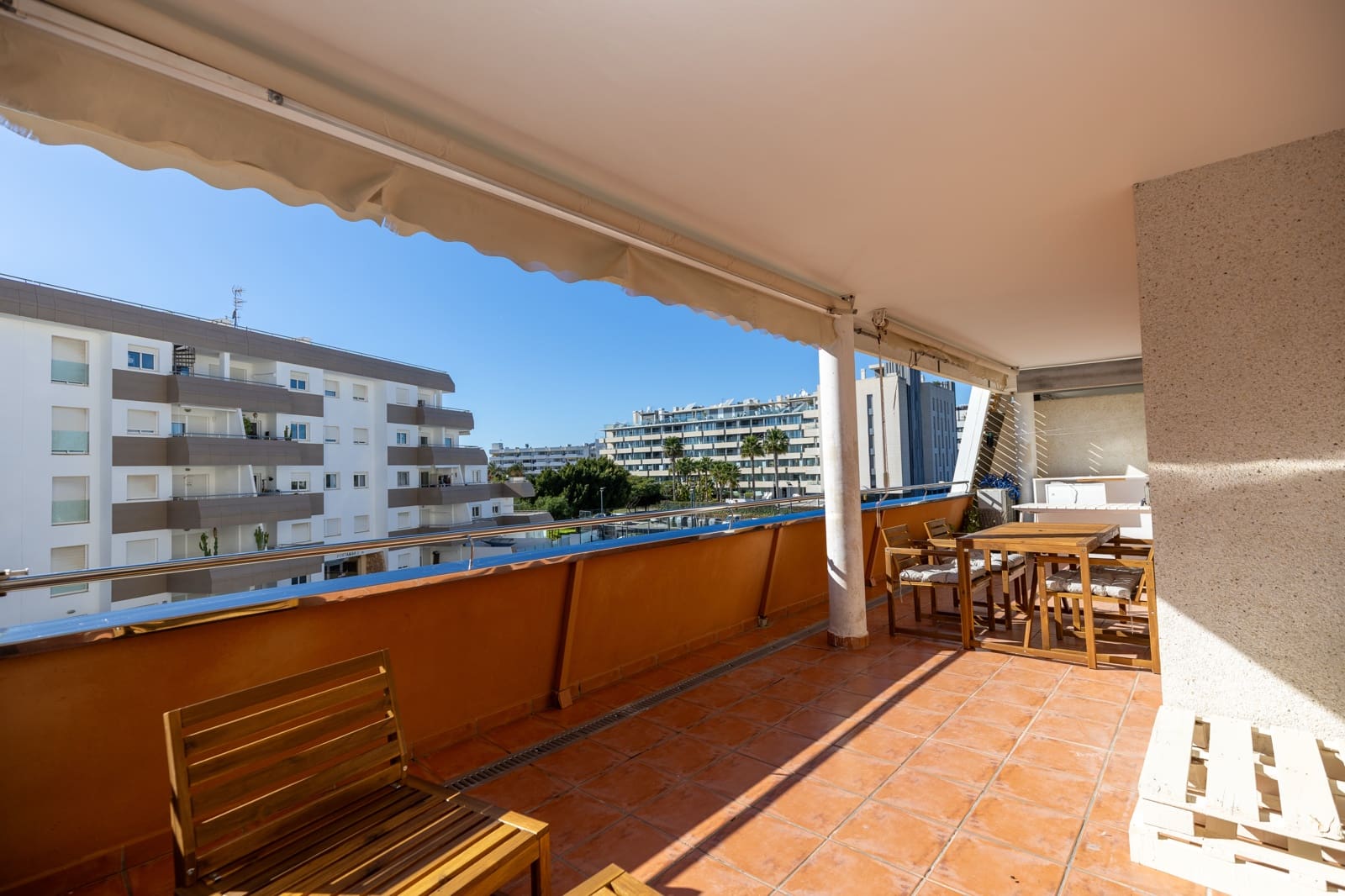 2 makuuhuone Asunto vuokrattavana paikassa Ibiza kaupunki mukana uima-altaan 
autotalli - 3 500 € (Ref: 9560903)