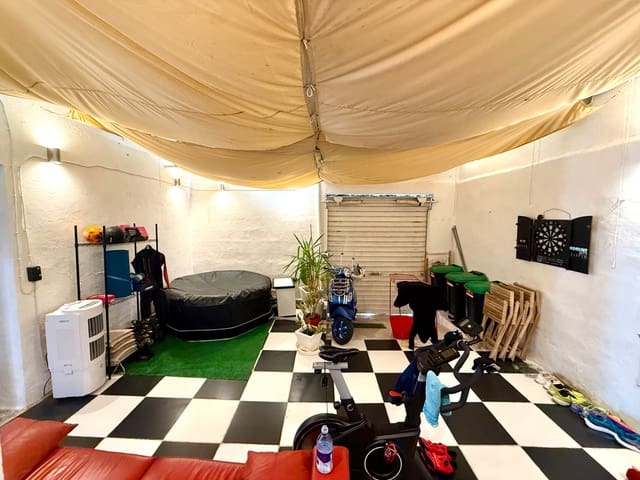 5 sovrum Semi-fristående Villa till salu i Oliva med garage - 220 000 € (Ref: 9568024)