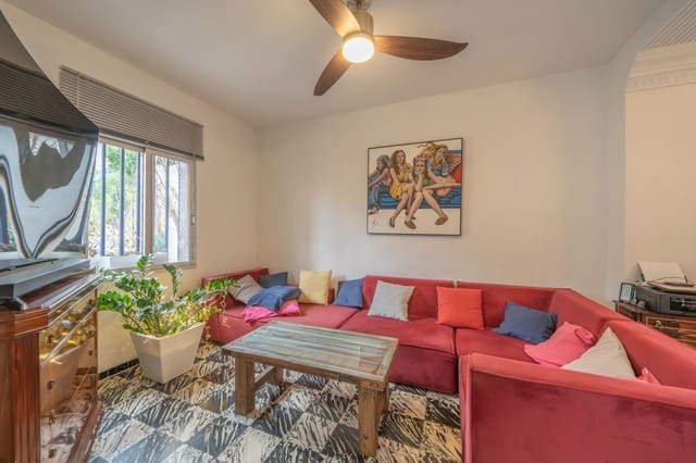 5 bedroom Semi-detached Villa for sale in Oliva with garage - € 220,000 (Ref: 9568024)