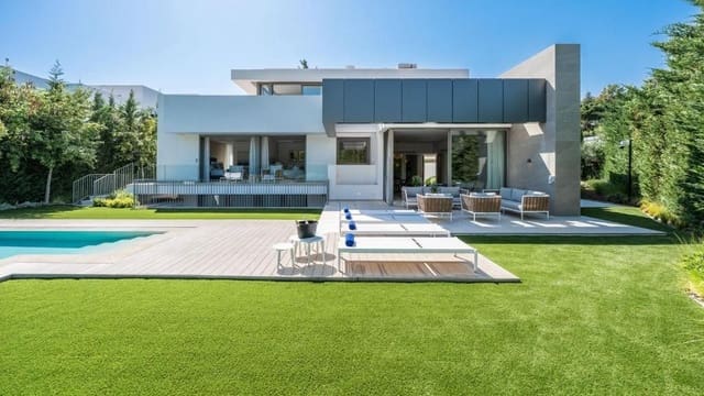 5 makuuhuone Huvila myytävänä paikassa Estepona mukana uima-altaan 
autotalli - 2 595 000 € (Ref: 9568026)