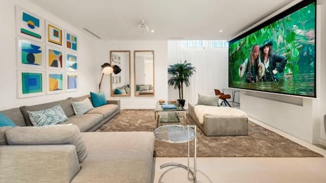 5 bedroom Villa for sale in Estepona with pool garage - € 2,595,000 (Ref: 9568026)