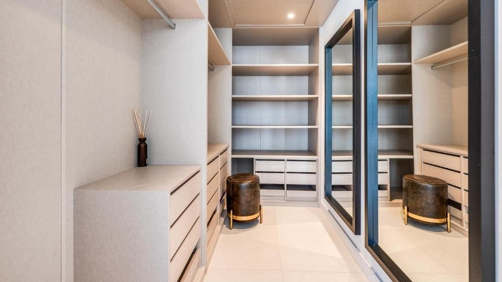 5 makuuhuone Huvila myytävänä paikassa Estepona mukana uima-altaan 
autotalli - 2 595 000 € (Ref: 9568026)