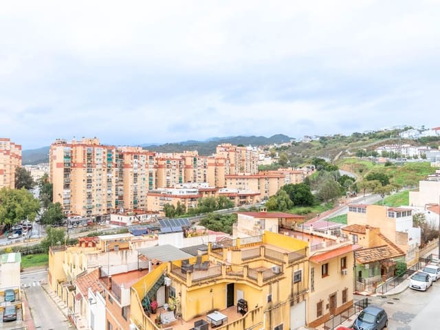 4 sovrum Lägenhet till salu i Ciudad Jardín, Málaga stad - 260 000 € (Ref: 9568027)