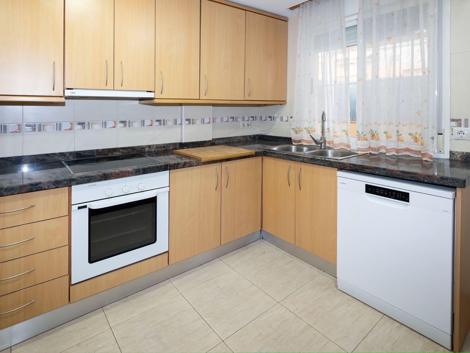 3 soverom Villa til salgs i Almassora / Almazora med svømmebasseng garasje - € 175 000 (Ref: 9570625)