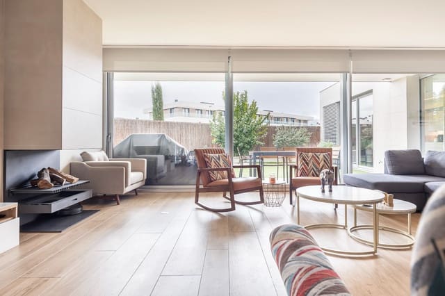 6 sypialnia Willa na sprzedaż w Miasto Madryt z basenem garażem - 2 495 000 € (Ref: 9573968)