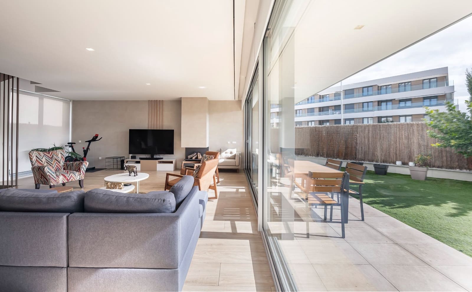 6 sypialnia Willa na sprzedaż w Miasto Madryt z basenem garażem - 2 495 000 € (Ref: 9573968)